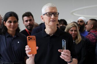 US labor board drops allegation that Apple’s CEO violated staff’ rights