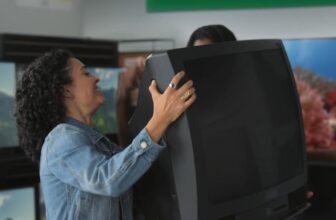 Verizon's newest advert defies CRT physics